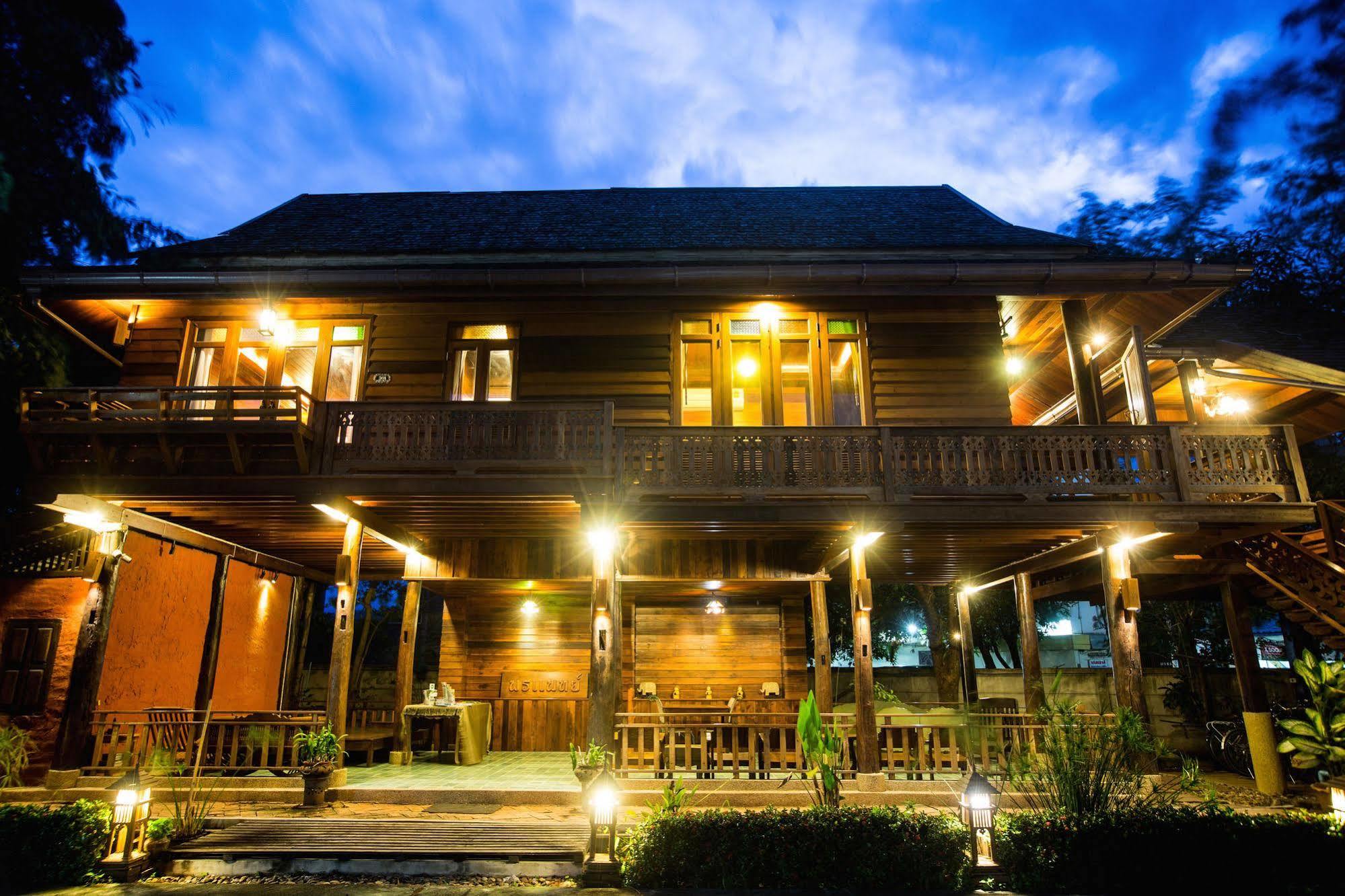 เรือนคำอิน Hotel เชียงใหม่ ภายนอก รูปภาพ