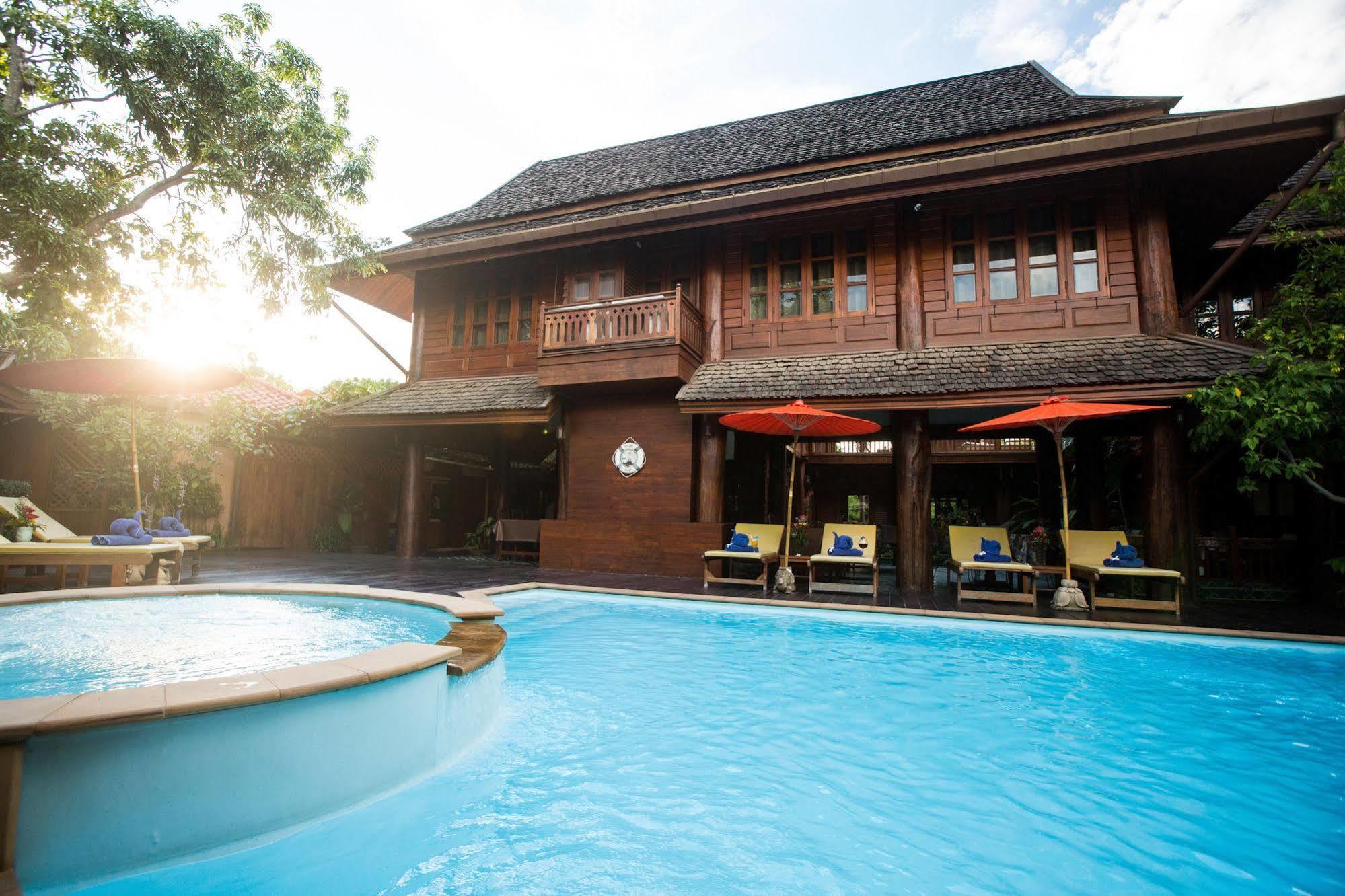 เรือนคำอิน Hotel เชียงใหม่ ภายนอก รูปภาพ